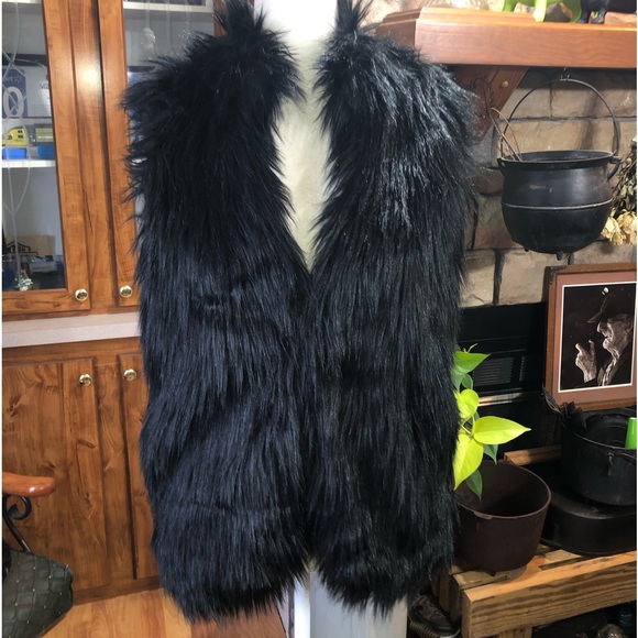 PPLA Jackets & Blazers - PPLA CLOTHING SIZE SMALL BLACK FAUX FUR VEST WITH HOOK CLOSURE,POCKETS,AND LINED